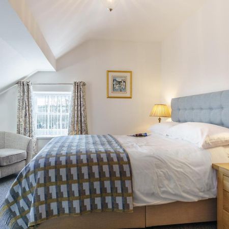 Cardigan Castle Villa Room photo